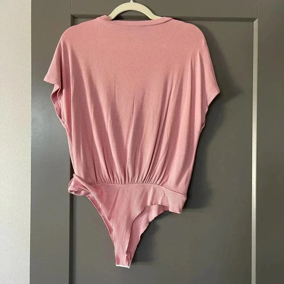 Time And Tru Stretch Round Neck Short Sleeve  Drop Shoulder Bodysuit Medium NWT - Picture 5 of 7